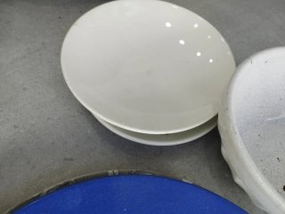 Lote de platos de cerámica y porcelana varios