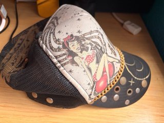 Gorra Xtress Negra y Dorada