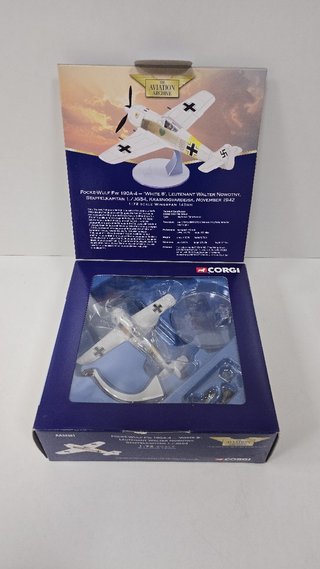 Bebé y juguetes Corgi Focke-Wulf FW190 A-4 White 8 Leutenan
