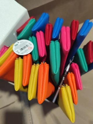 Expositor estuches portalápices con 24 unidades