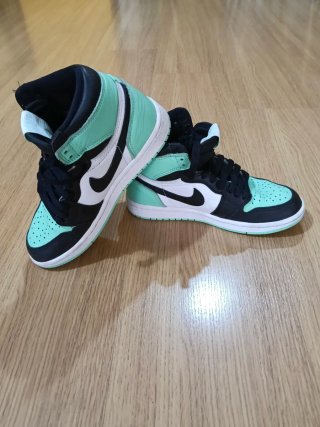 Nike Air Jordan 1 Retro High OG Green Glow