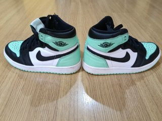 Nike Air Jordan 1 Retro High OG Green Glow
