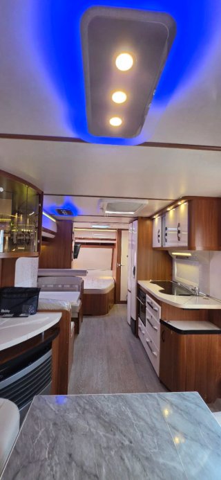 Caravana Hobby VIP 660