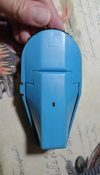 Impresora de etiquetas Dymo antigua azul. Años 80