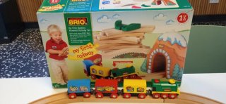 Tren de madera con túnel y vagones