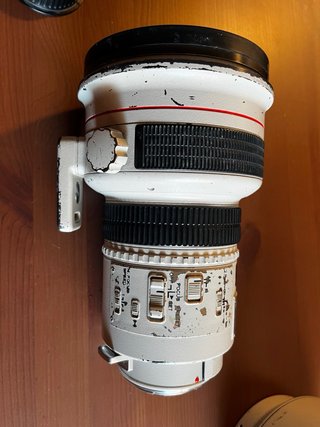Canon EF 200mm f1.8 L USM