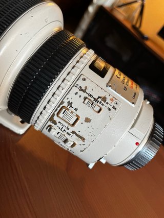 Canon EF 200mm f1.8 L USM