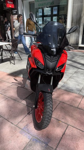 Aprilia SR GT 125 Scooter Roja/Negra