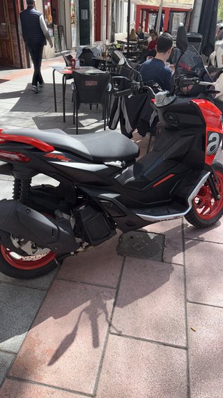 Aprilia SR GT 125 Scooter Roja/Negra