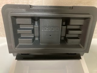 Nevera IGLOO IP 42 con ruedas y portavasos
