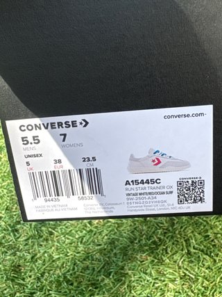 Converse Blancas con Logo Rojo