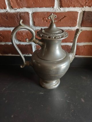 Tetera de peltre antigua