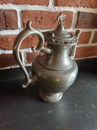 Tetera de peltre antigua