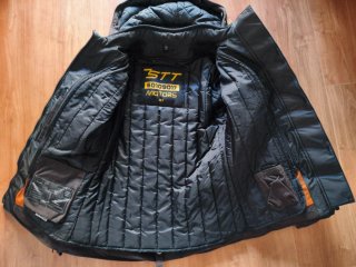 Chaqueta de moto con protecciones