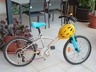Bicicleta infantil 20" con casco de regalo