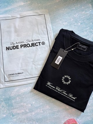 Camiseta Nude Project Negra