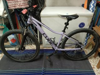 Bicicleta Cube Morada