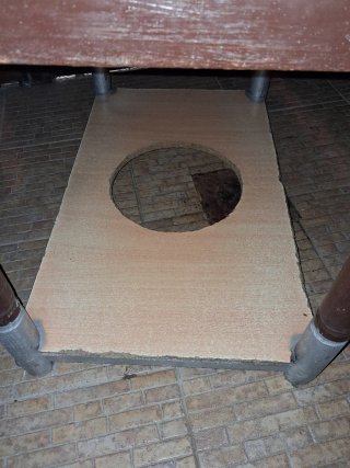Mesa de camilla de madera