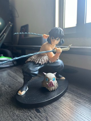 Figura Anime Inosuke Hashibira Demon Slayer.