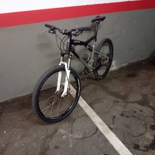 Bicicleta de montaña doble suspensión