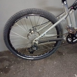 Bicicleta de montaña doble suspensión