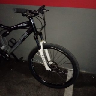 Bicicleta de montaña doble suspensión