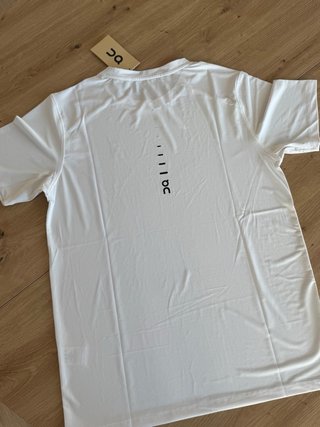Camiseta On Cloud Blanca o Negra Poliéster