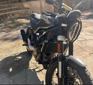 Husqvarna Svartpilen 401 Negra/Gris