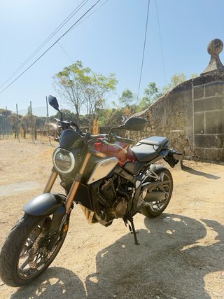 Honda CB650R Roja/Plata Naked