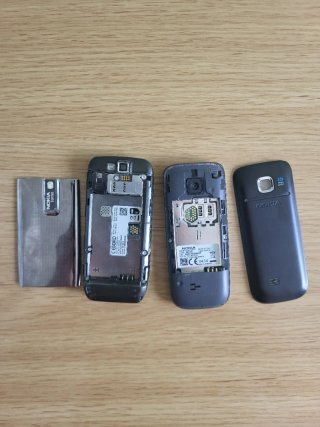 Lotto di 7 cellulari Nokia e Samsung vintage