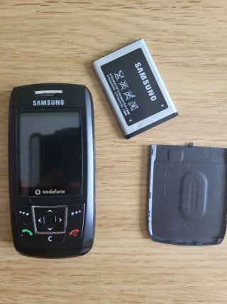 Lotto di 7 cellulari Nokia e Samsung vintage