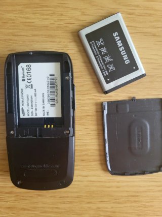 Lotto di 7 cellulari Nokia e Samsung vintage