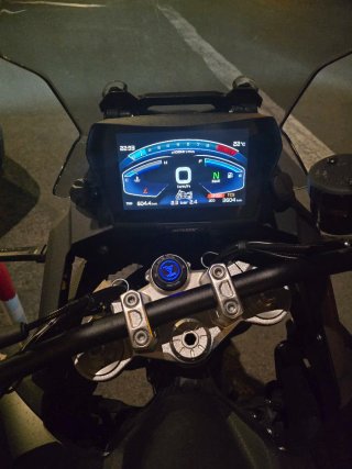 Voge 900 DSX Negra y Dorada