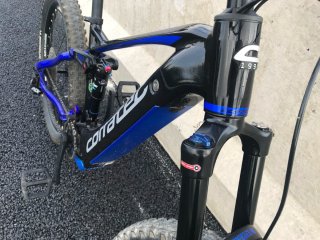 Bicicleta eléctrica doble suspensión