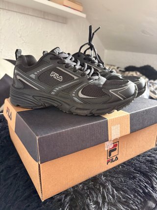 Zapatillas Fila Negras y Grises