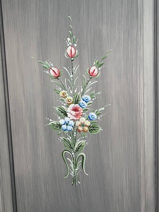 Armario de pino macizo pintado a mano