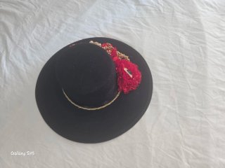 Sombrero Flamenco Negro con Flores Rojas