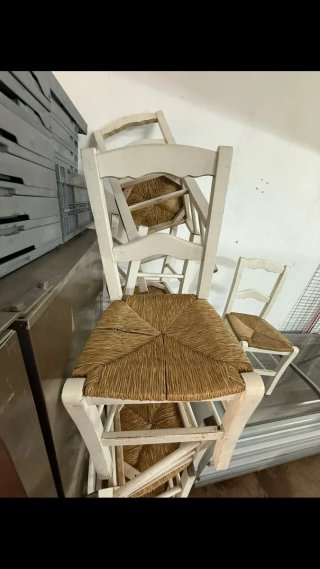 Sillas de madera con asiento de paja