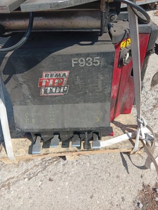 Desmontadora de neumáticos F935 REMA TIP TOP