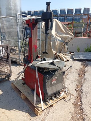 Desmontadora de neumáticos F935 REMA TIP TOP