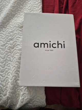 Sandalias Amichi doradas y blancas
