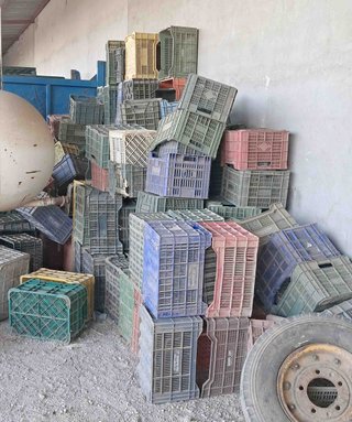 300 Cajas de plastico para agricultura.