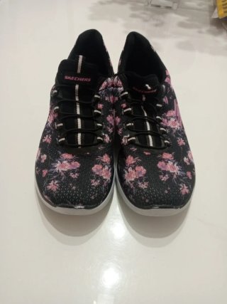 Zapatillas Skechers Flores Negras y Rosas