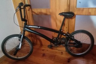 Bicicleta BMX negra