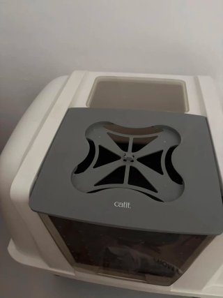 Arenero para gato con puerta