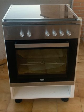 Placa vitrocerámica, horno y mueble