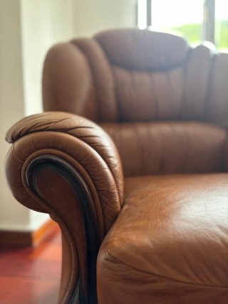Sofá y 2 sillones de cuero marrón