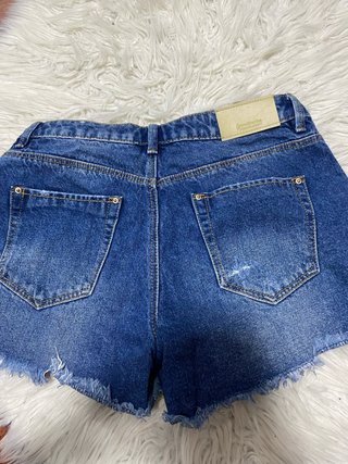 Pantalones cortos vaqueros desgastados