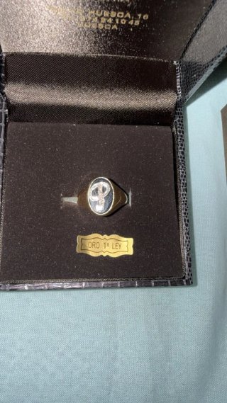 Anillos de Oro y pendientes de oro primera ley.
