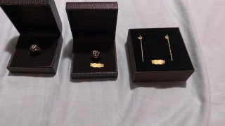 Anillos de Oro y pendientes de oro primera ley.